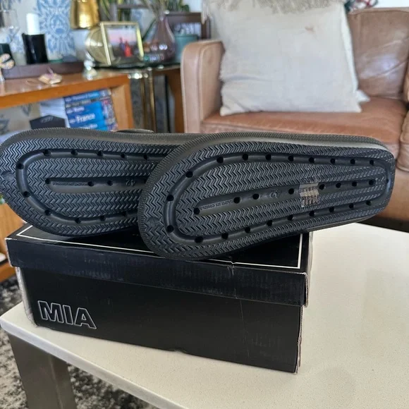 Brand new slip on rubber shoes! - Picture 2 of 4